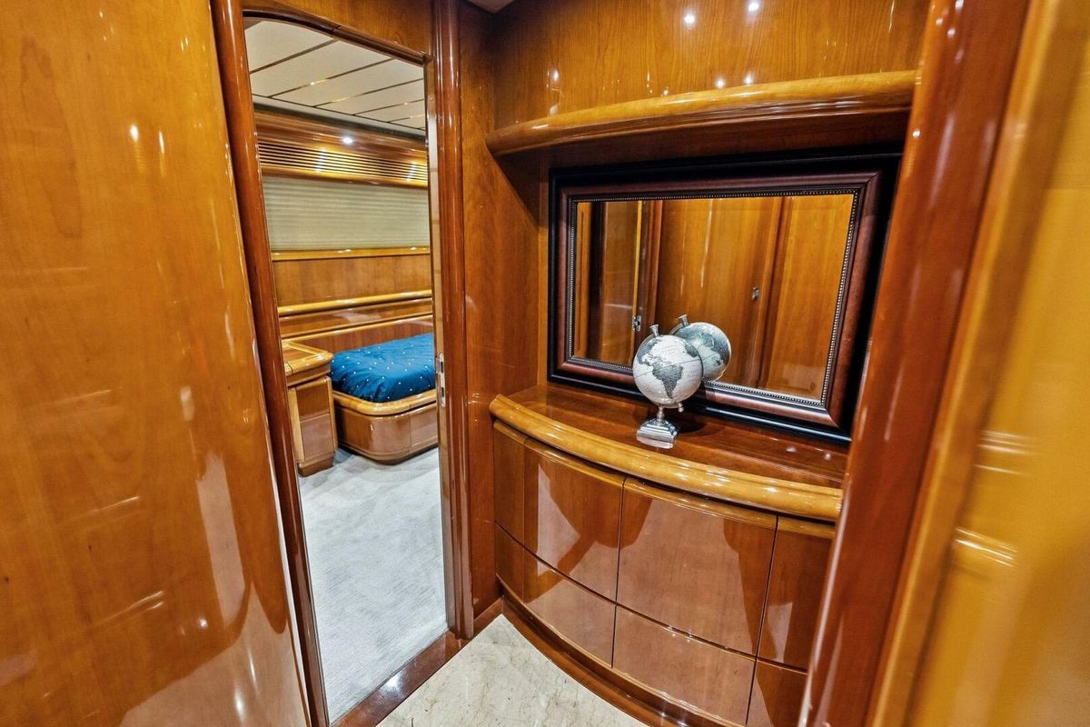 2004 Ferretti Yachts 94 