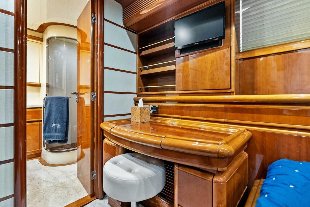 2004 Ferretti Yachts 94 