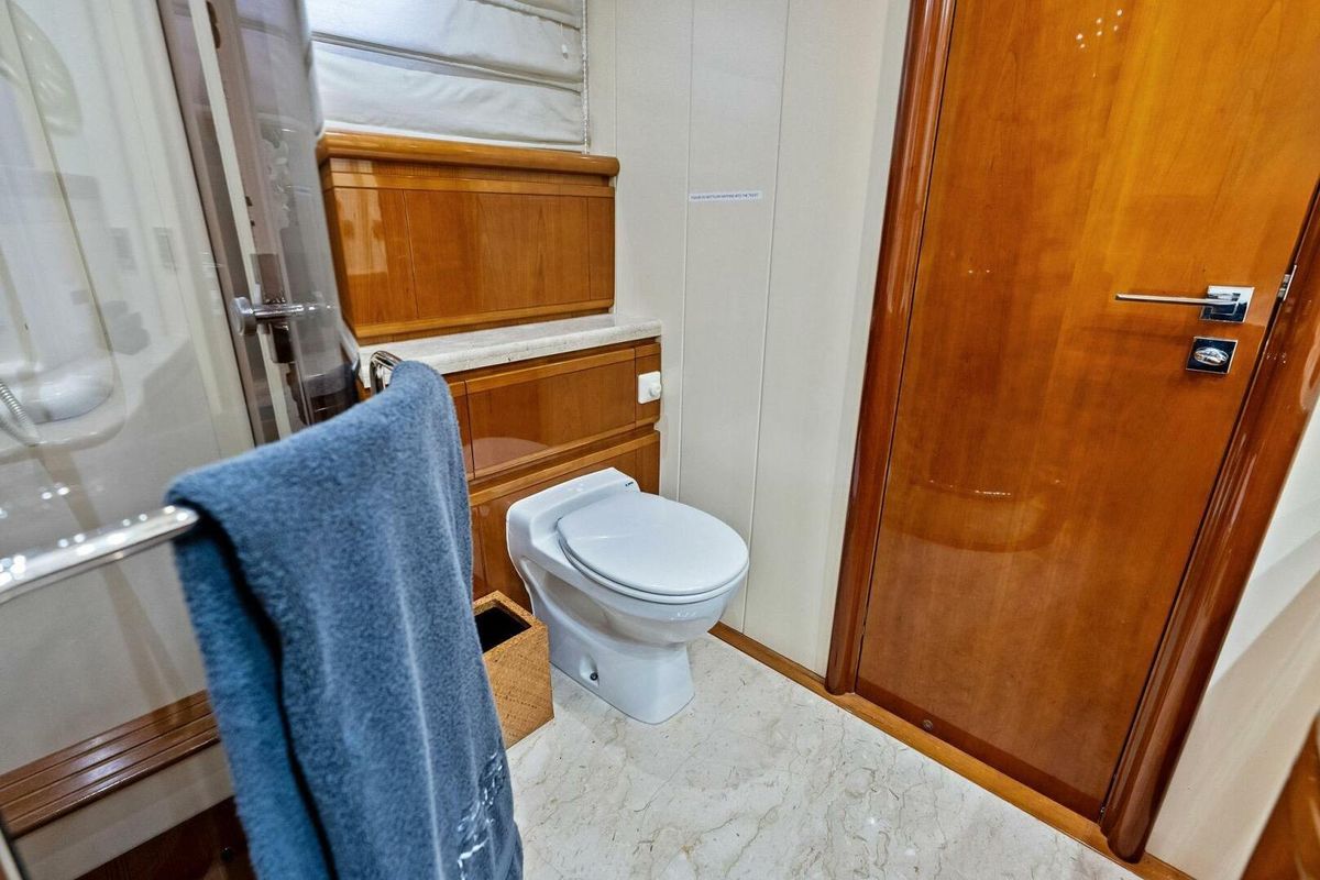 2004 Ferretti Yachts 94 