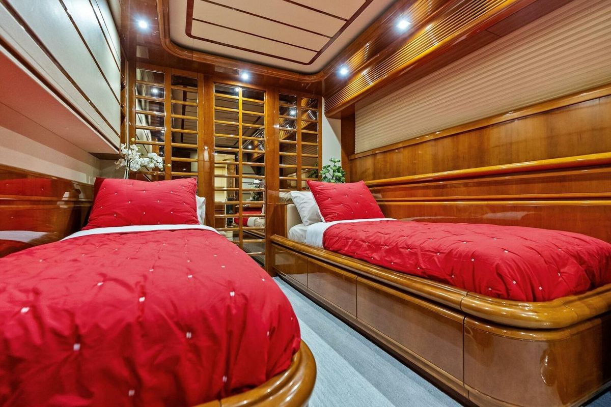 2004 Ferretti Yachts 94 
