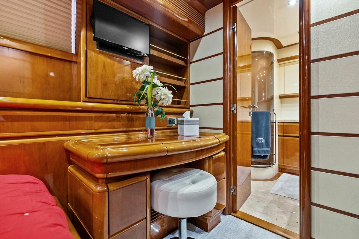 2004 Ferretti Yachts 94 