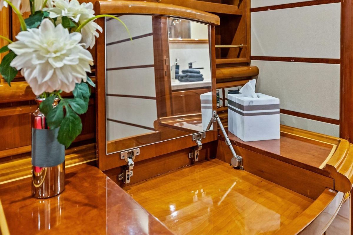 2004 Ferretti Yachts 94 