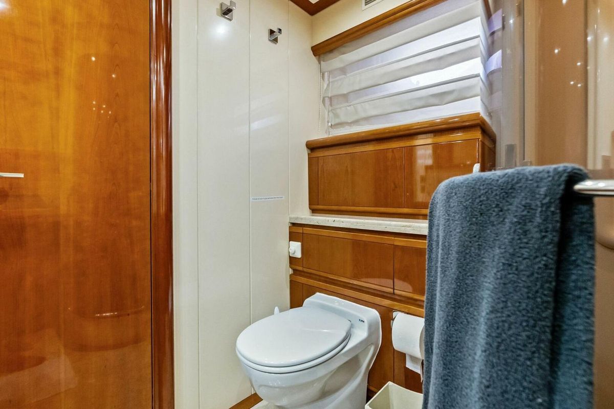 2004 Ferretti Yachts 94 