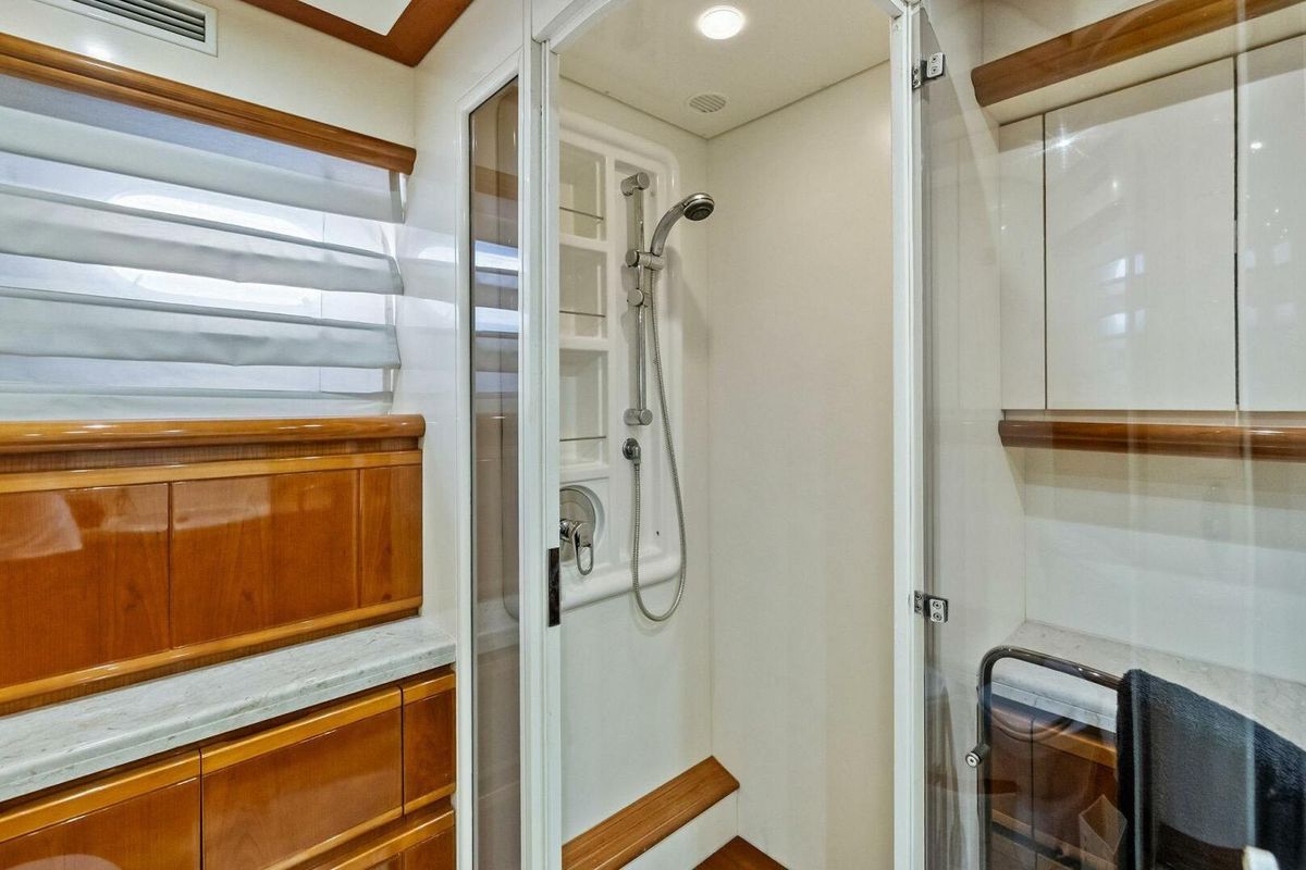 2004 Ferretti Yachts 94 