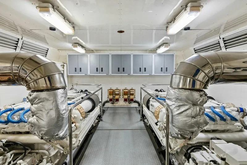 Noah's Yacht Photos Pics 2004 Ferretti Yachts 94 Motor Yacht 'Noah's'