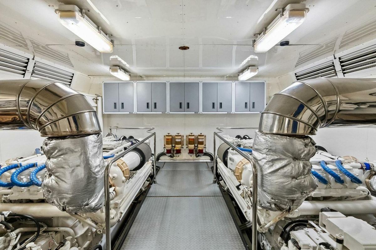 2004 Ferretti Yachts 94 
