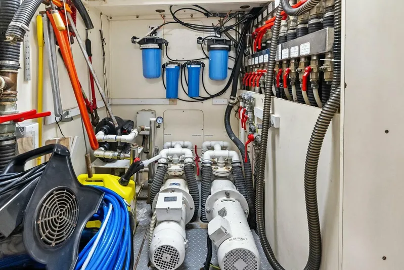 Noah's Yacht Photos Pics 2004 Ferretti Yachts 94 Motor Yacht 'Noah's'