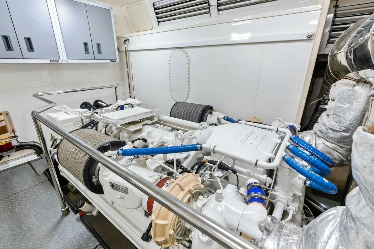 2004 Ferretti Yachts 94 