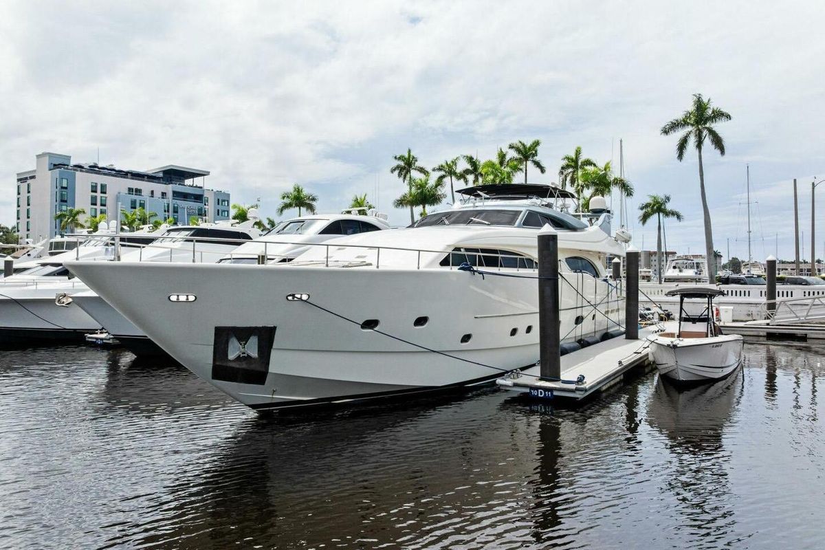 2004 Ferretti Yachts 94 