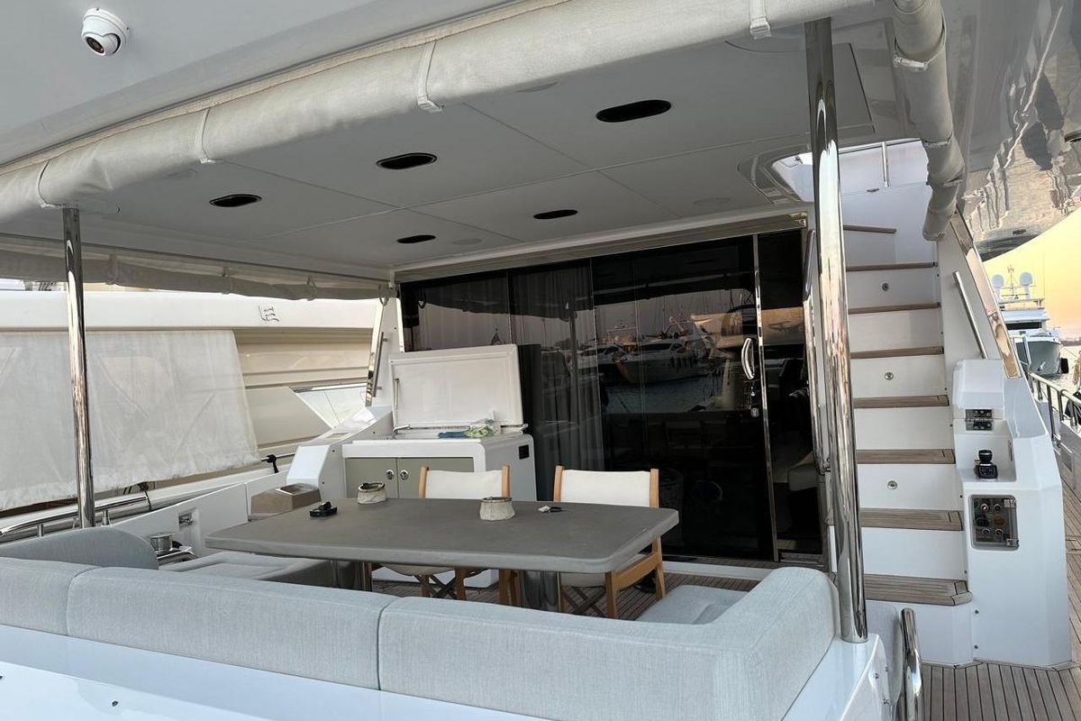 2021 Azimut 74 