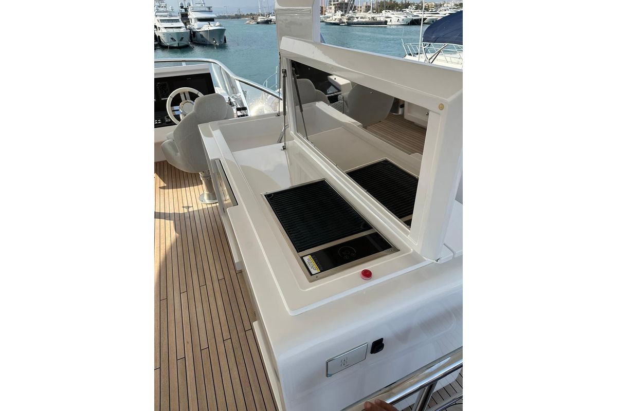 2021 Azimut 74 