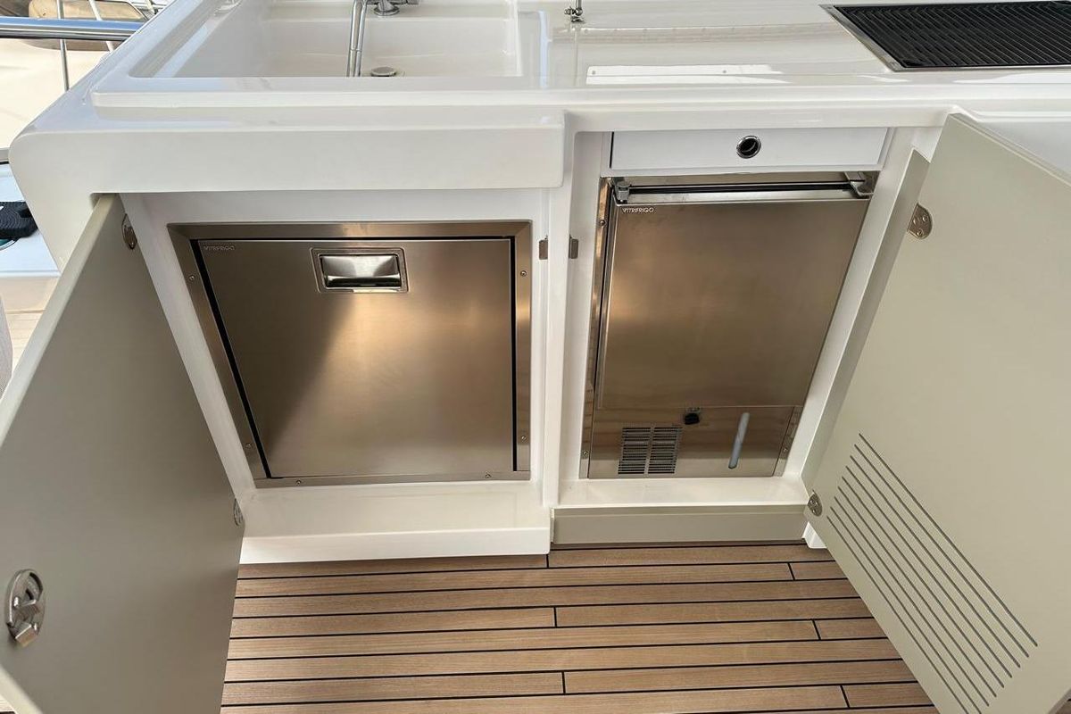 2021 Azimut 74 