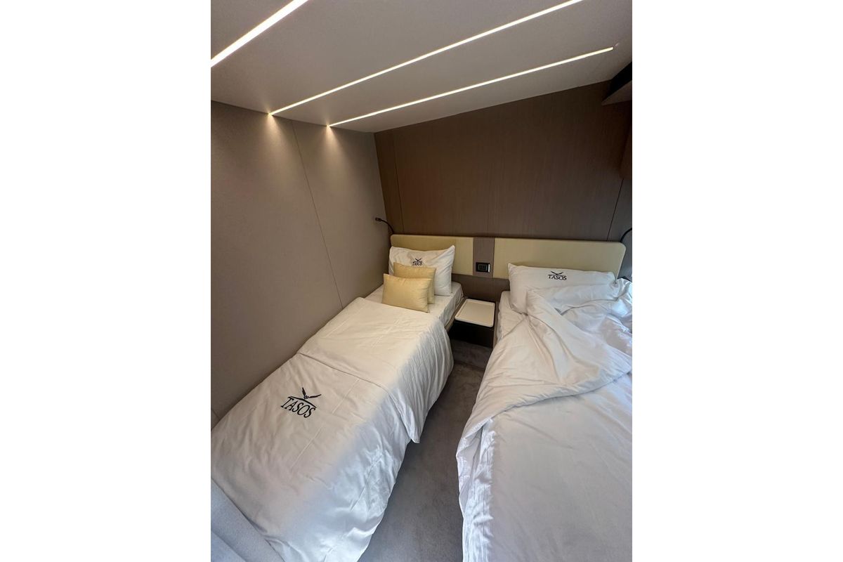 2021 Azimut 74 