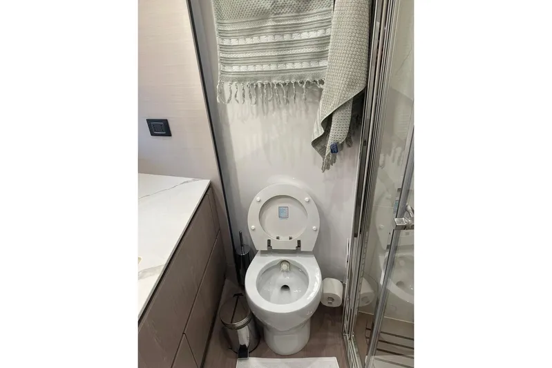  Yacht Photos Pics Luxury yacht Azimut Fly 72 bathroom with modern toilet and elegant decor, 2021 model.