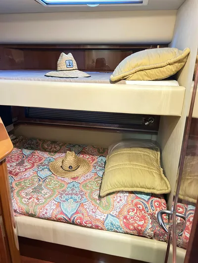 Rock It Yacht Photos Pics 2007 Sea Ray 52 Sundancer cabin with bunk beds and decorative pillows.