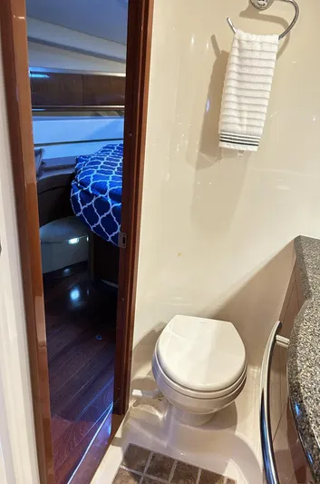 Rock It Yacht Photos Pics 2007 Sea Ray 52 Sundancer interior with bathroom and bedroom view.