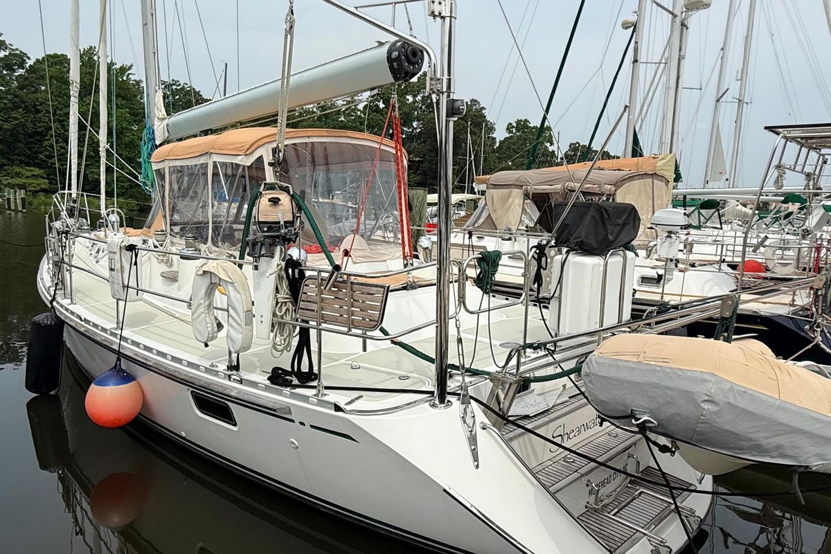 2008 Hylas 46 