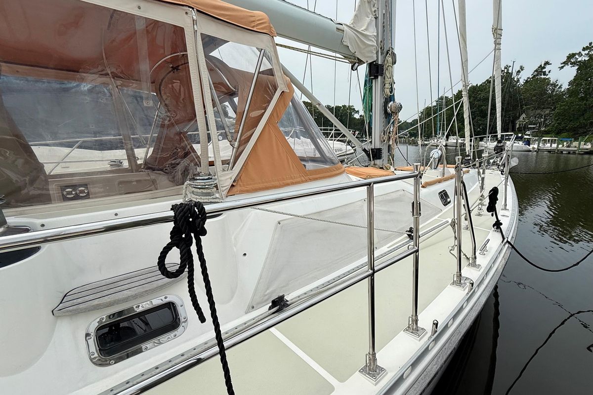 2008 Hylas 46 