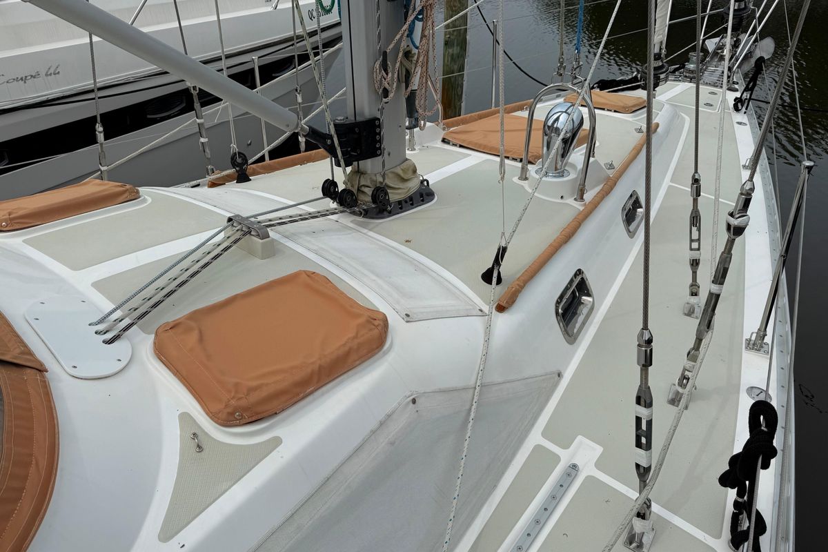 2008 Hylas 46 