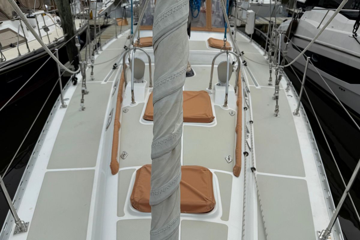 2008 Hylas 46 