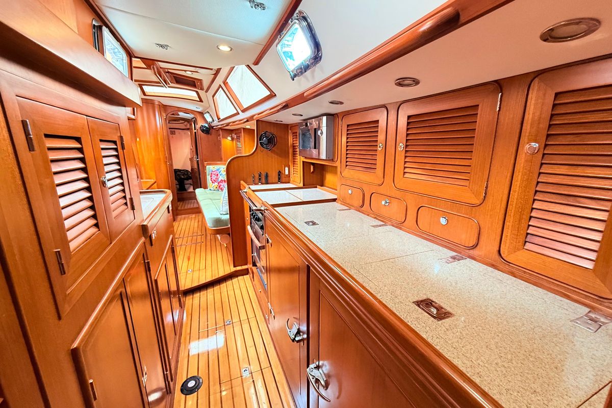 2008 Hylas 46 