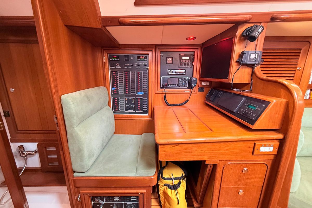 2008 Hylas 46 