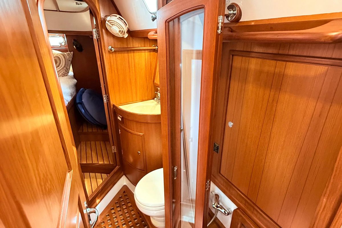 2008 Hylas 46 