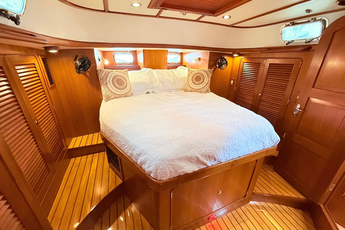 2008 Hylas 46 