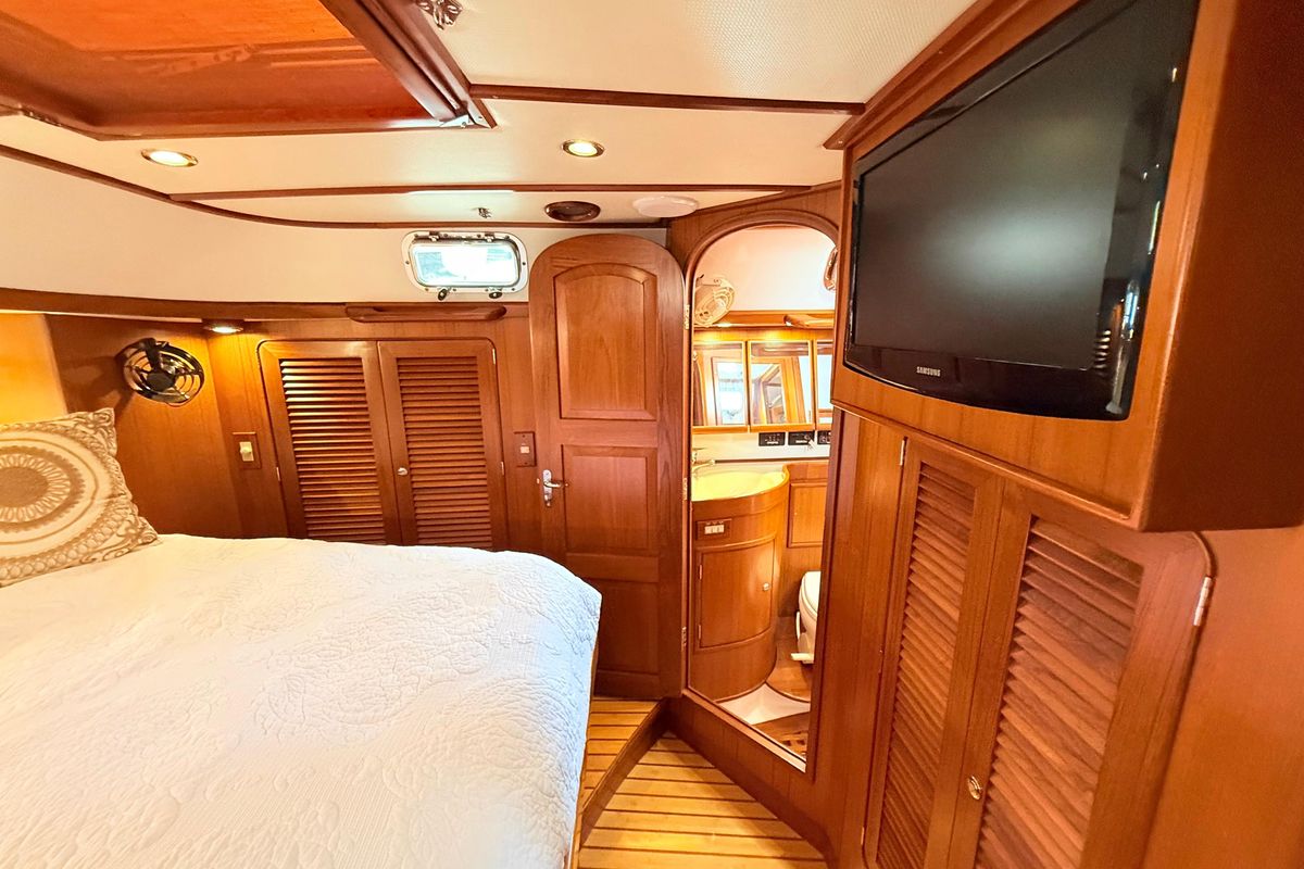2008 Hylas 46 