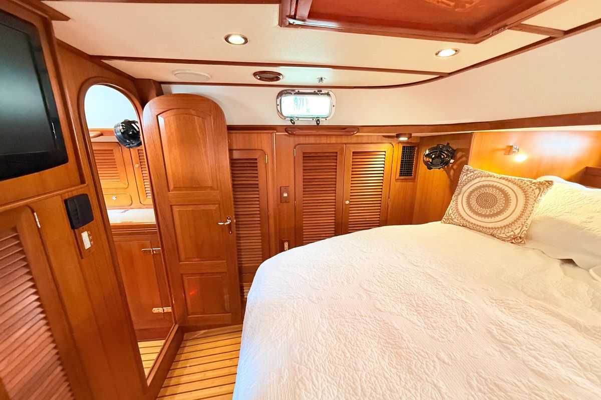 2008 Hylas 46 
