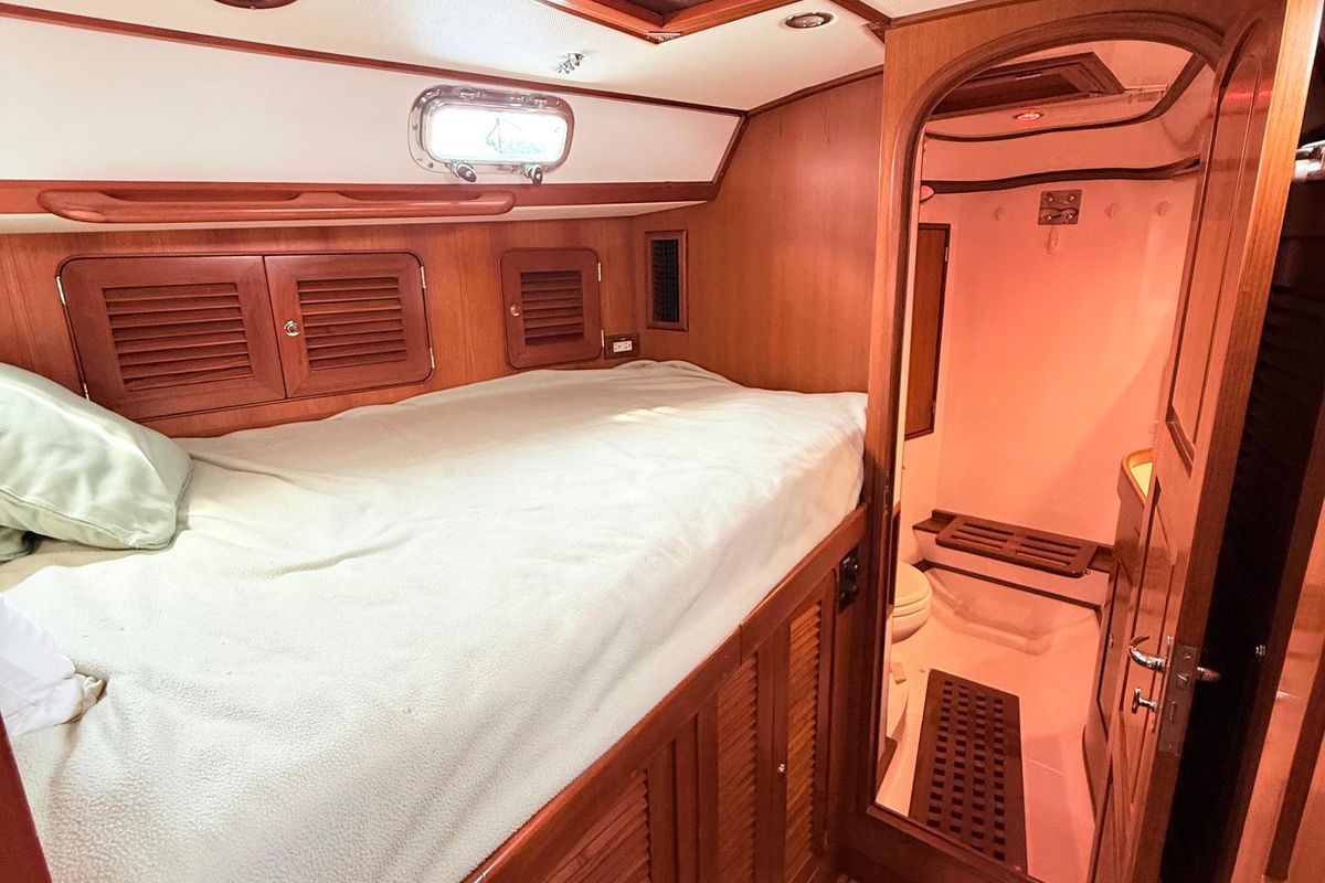 2008 Hylas 46 