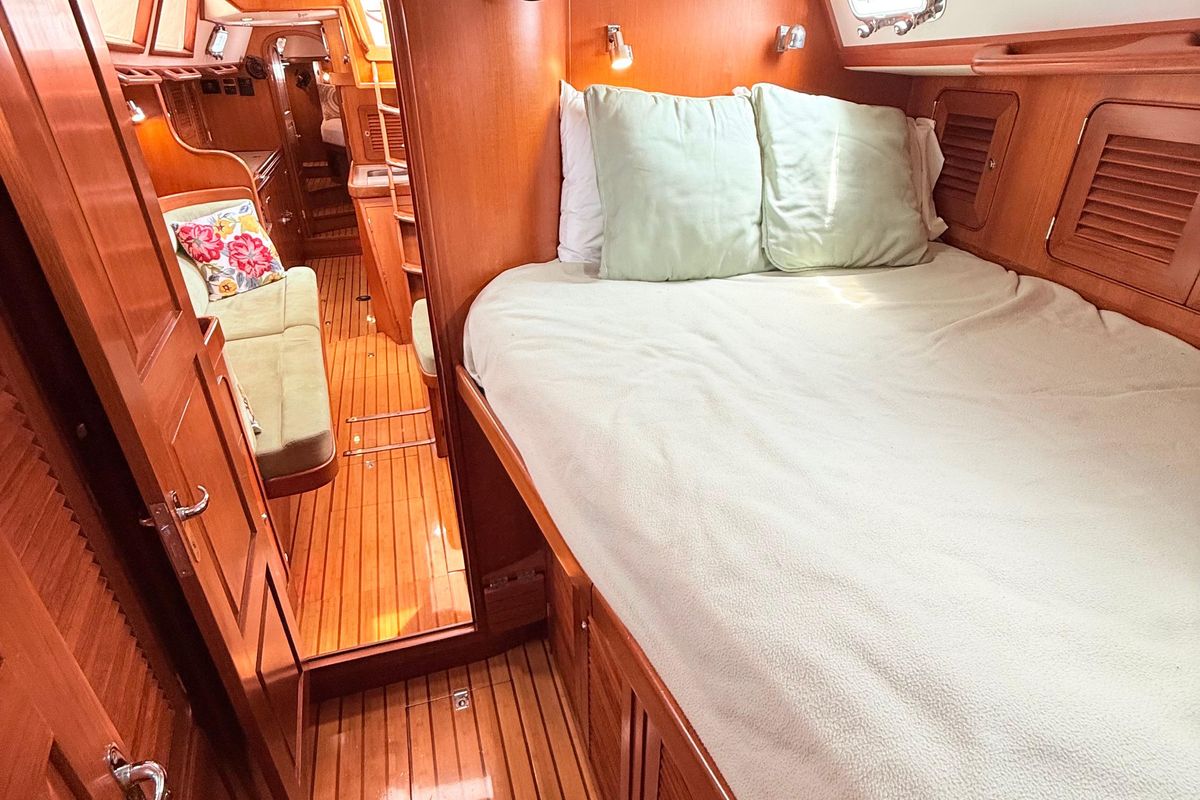 2008 Hylas 46 