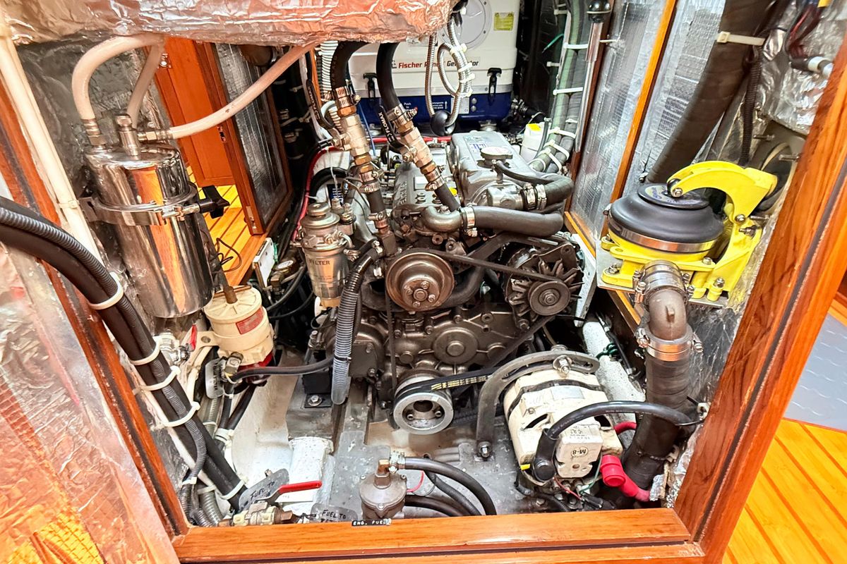 2008 Hylas 46 