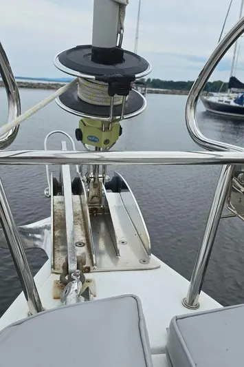 Diamant Noir Yacht Photos Pics Beneteau Oceanis 46 sailboat deck, 2011 model, featuring winch and railing, docked in calm waters.
