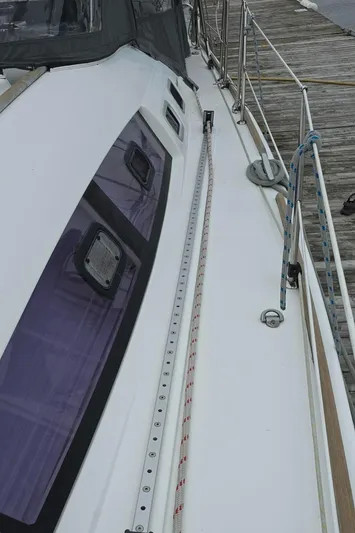 Diamant Noir Yacht Photos Pics 2011 Beneteau Oceanis 46 yacht deck with sleek design and modern fittings.