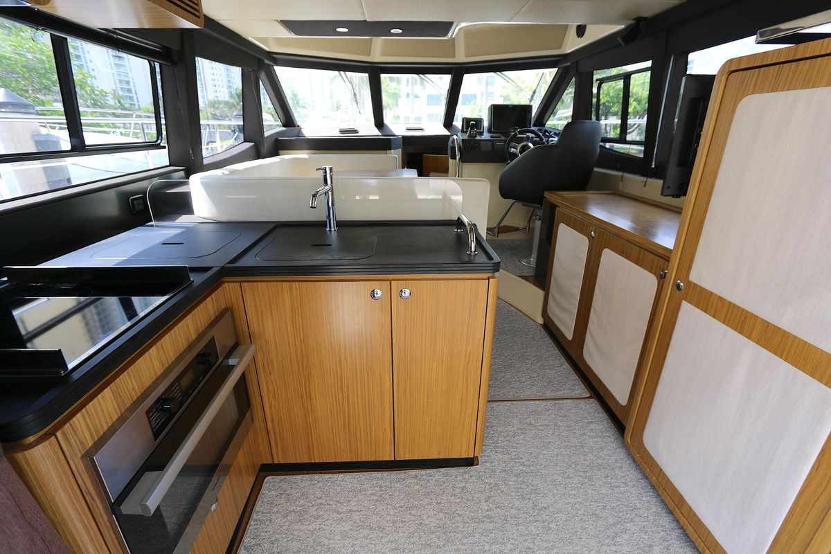 2014 Azimut 43 