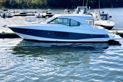 Cruisers Yachts 45 Cantius