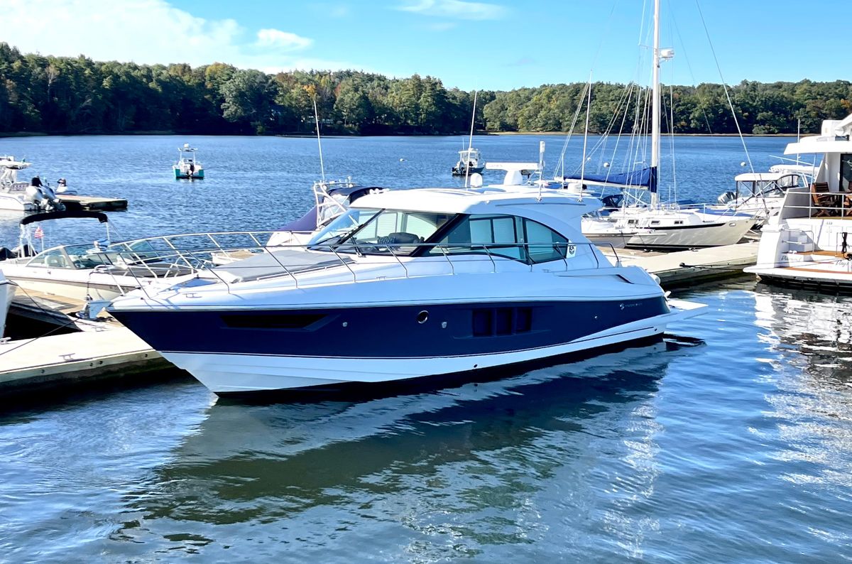 2018 Cruisers Yachts 45 