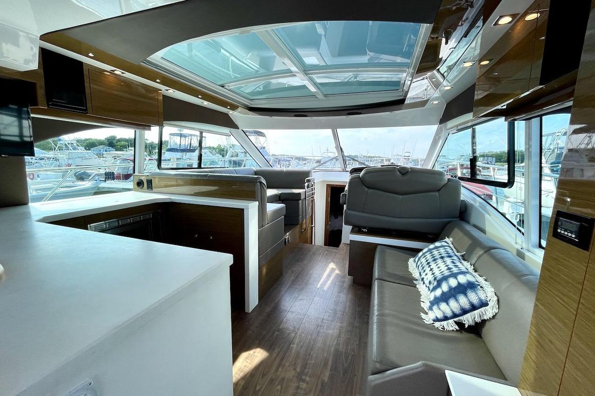 2018 Cruisers Yachts 45 