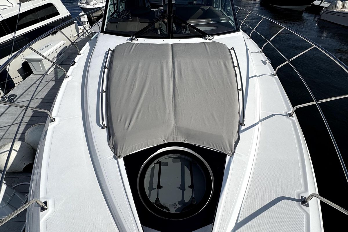 2018 Cruisers Yachts 45 