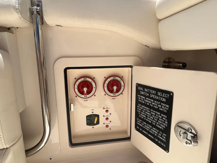 Yacht Photos Pics Dual battery switch panel on 2022 Grady-White 255 FREEDOM boat.