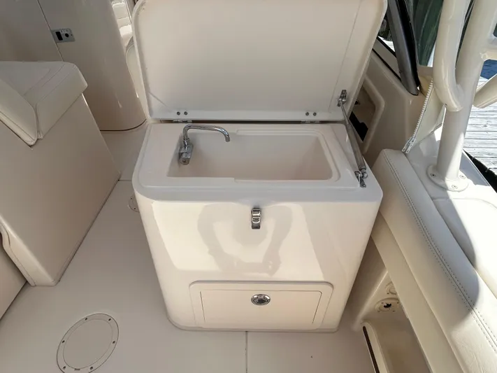  Yacht Photos Pics 2022 Grady-White 255 FREEDOM boat interior with open sink and faucet.