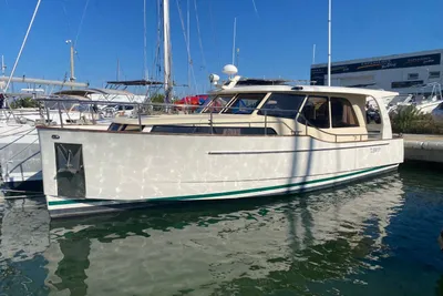 2011 Greenline 33