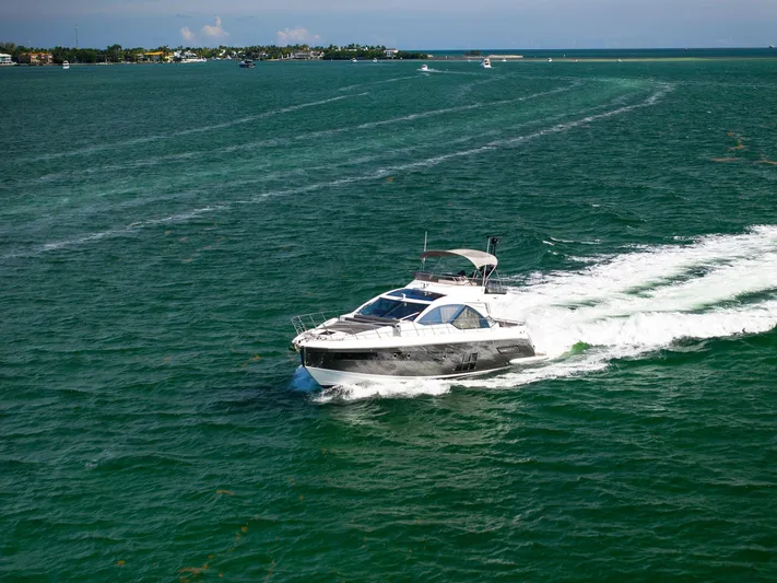 Amf Yacht Photos Pics 2021 Azimut S6 yacht cruising on open water, leaving a trail of white waves.