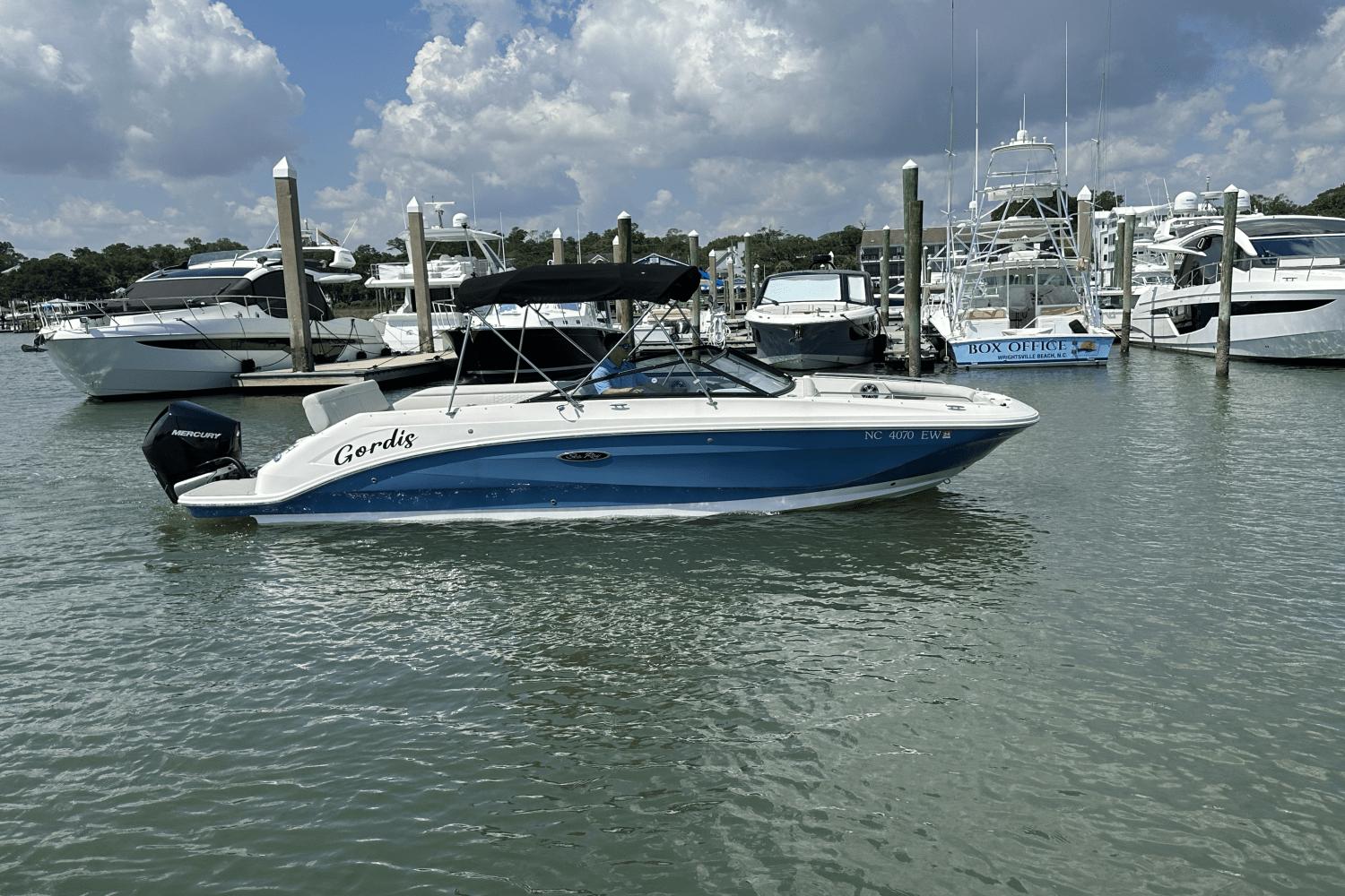 2022 Sea Ray SDX 250 Outboard Runabout for sale - YachtWorld