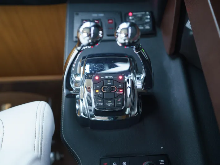 Lakehouse Yacht Photos Pics 2016 Sea Ray L590 yacht throttle controls with chrome finish and control panel.