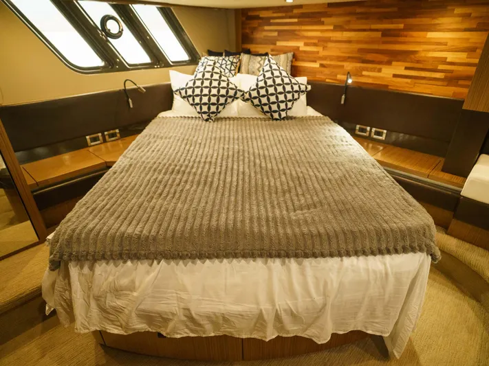 Lakehouse Yacht Photos Pics 