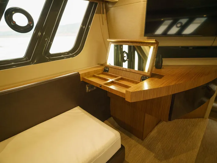 Lakehouse Yacht Photos Pics 