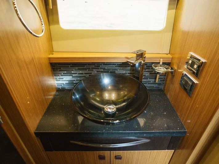 Lakehouse Yacht Photos Pics 