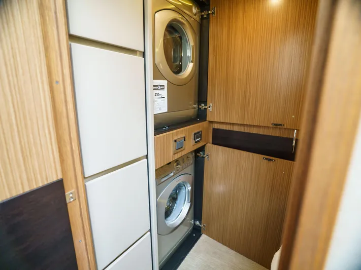 Lakehouse Yacht Photos Pics 